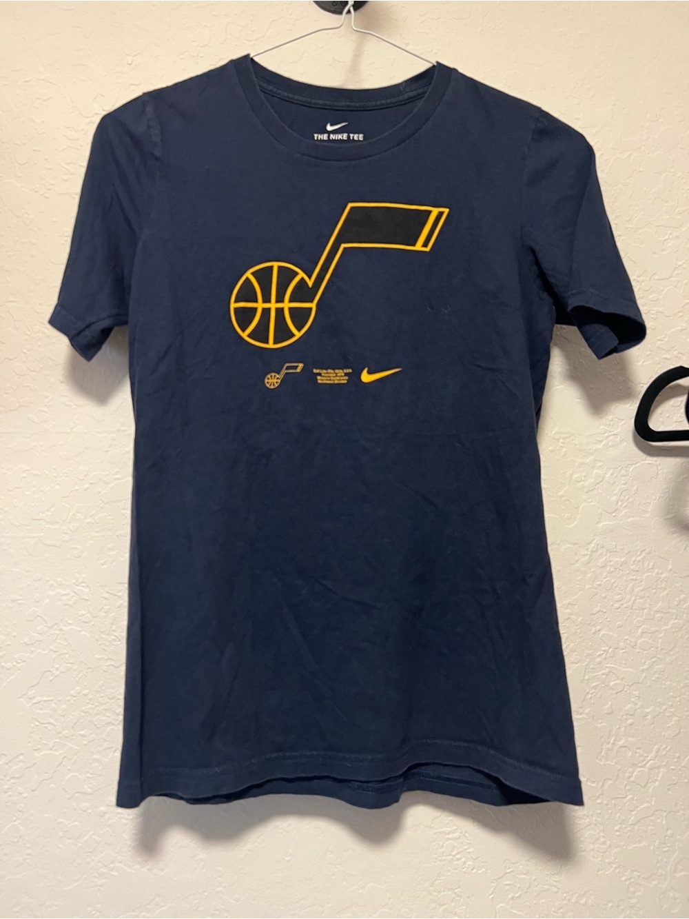 Nike Utah Jazz Navy Graphic T‑Shirt with Yellow Logo, Youth Large (EUC)